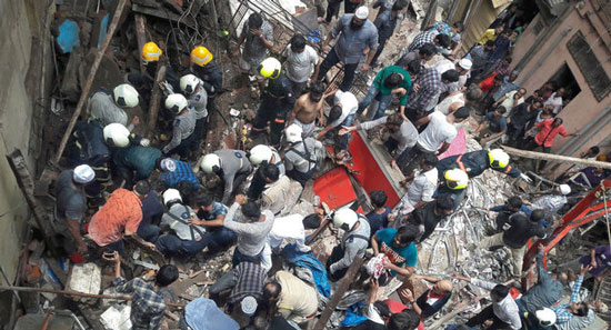 حبس شدن ۴۰ نفر در زیر آوار ساختمانی در هند
