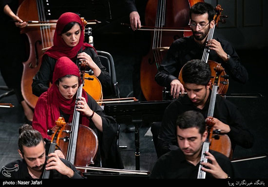 علیرضا افتخاری آثار قدیمی‌اش را با ارکستر ملی خواند