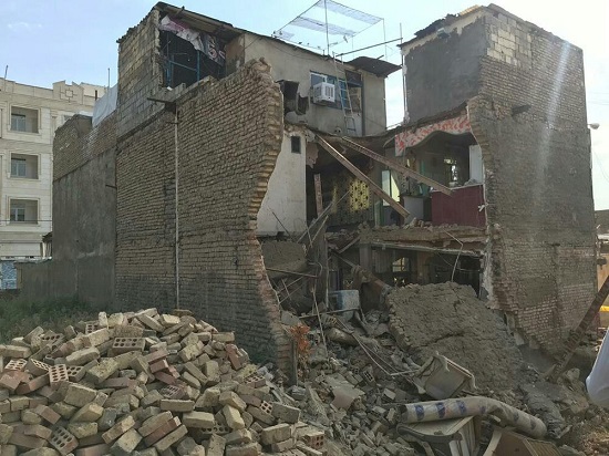 گودبرداری یک متری باعث تخریب ساختمان شد