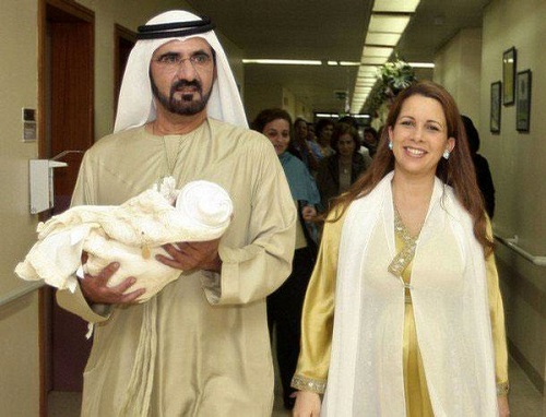 برگزاری اولین جلسه دادگاه حاکم دبی و همسرش/ عکس