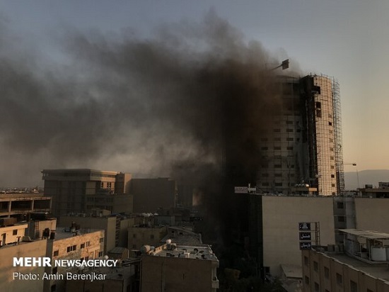 استاندار فارس: احتمال تخریب هتل آسمان وجود دارد