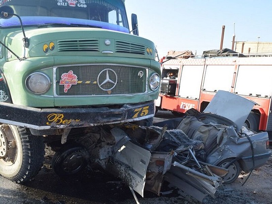 تصادف پژو و کامیون منجر به مرگ ۳ نفر شد