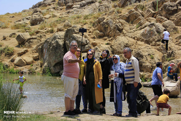 تصاویری از تفریح تابستانی گزدشگران در چشمه دیمه