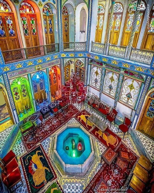 خانه‌ای پر از رنگ و نور در اصفهان