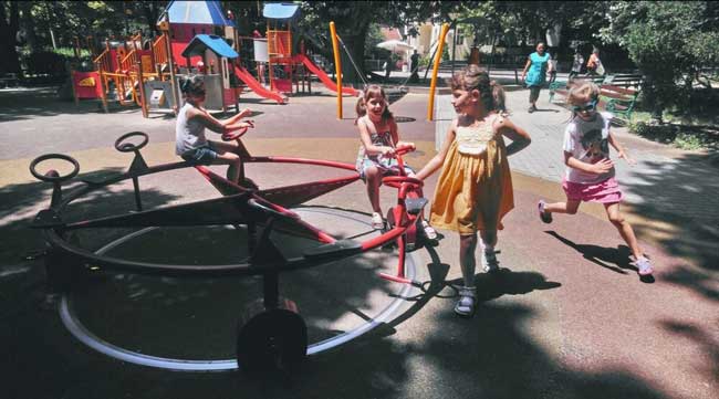 بازی کودکان در پارک در عکس روز نشنال جئوگرافیک