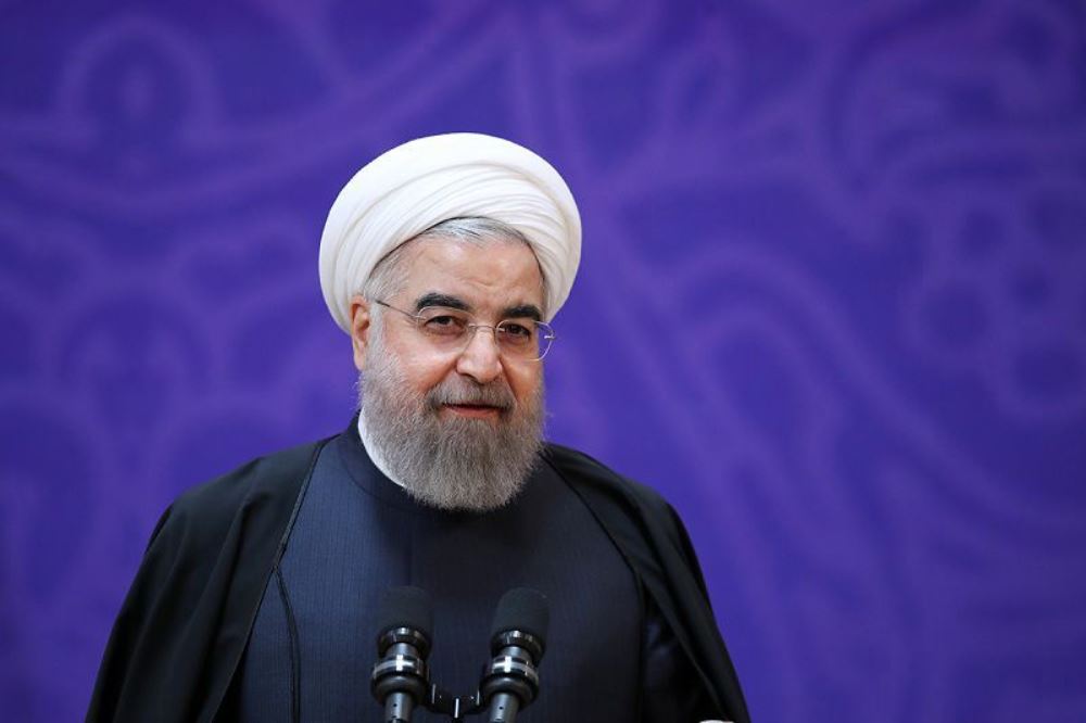 روحانی روز چهارشنبه کاهش جزئی و کلی برخی تعهدات ایران و آغاز بخشی از فعالیت‌های هسته‌ای که پس از برجام متوقف شده بود را اعلام می کند / فعلاً موضوع خروج از برجام مطرح نیست