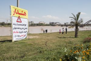 انتقاد از وزرات نیرو و سازمان آب و برق خوزستان در سیل اخیر