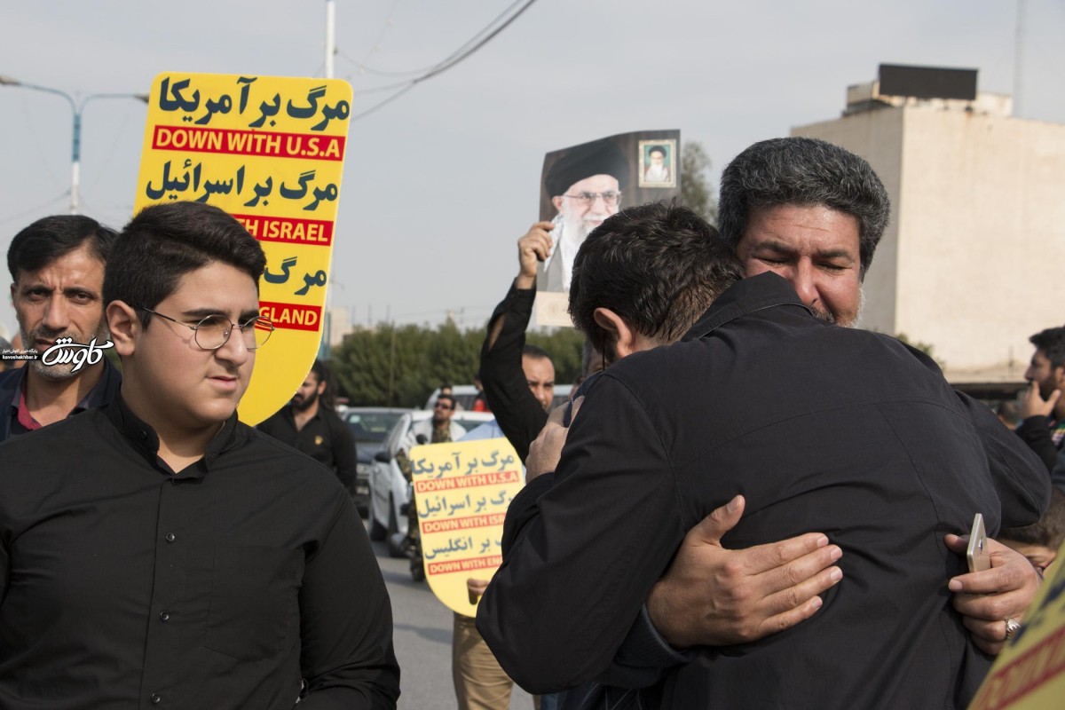 راهپیمایی اشک بار اهوازی ها در پی شهادت سردار سلیمانی