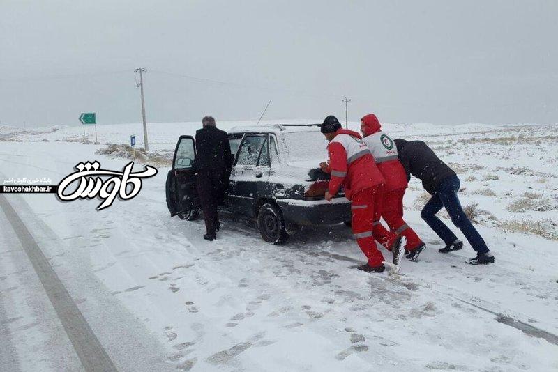 امدادرسانی به ۲۰۵ مسافر گرفتار در برف تاراز