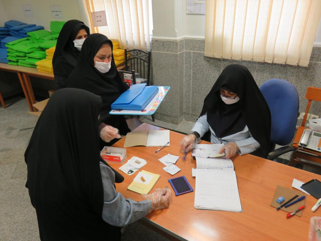 توزیع ۲ هزار بسته تحصیلی در بین دانش آموزان نیازمند خوزستان