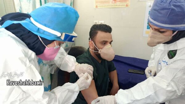 تزریق اولین واکسن کرونا در خوزستان+ تصاویر