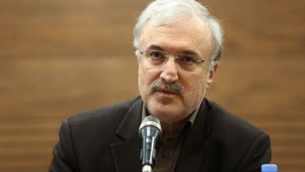 روزنامه جمهوری اسلامی خطاب به وزیر بهداشت: اگر به حرفتان گوش نمی‌دهند چرا کنار نمی‌روید؟