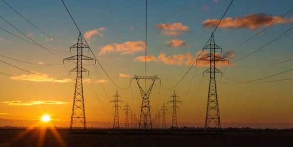 خاموشی ها تنها مختص خوزستان نیست/ قطع برق اعلامی توانیر مربوط به همه کشور است/ تولید برق در نیروگاه های برق آبی استان یک سوم شده/ 4 هزار دستگاه استخراج ارز دیجیتال کشف و ضبط شده/ از 8 هزار و 500 مگاوات برق مصرفی خوزستان 6 هزار آن توسط کولرها مصرف می شود