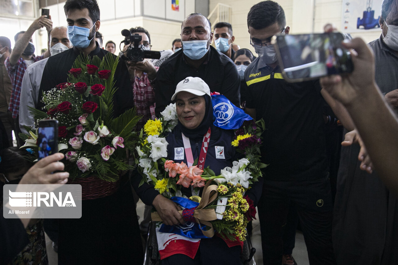 استقبال از متقیان بانوی قهرمان پاراالمپیک در اهواز/ فیلم