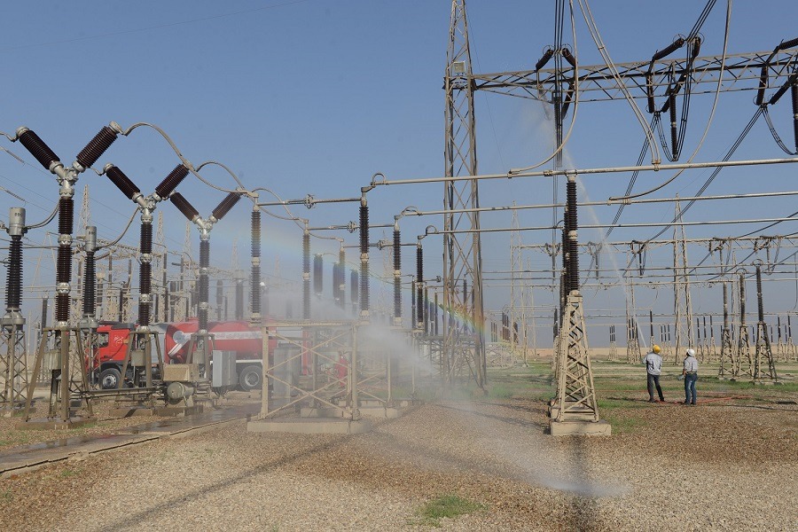 شستشوی بیش از 90 پست برق در خوزستان برای مقابله با ریزگردها