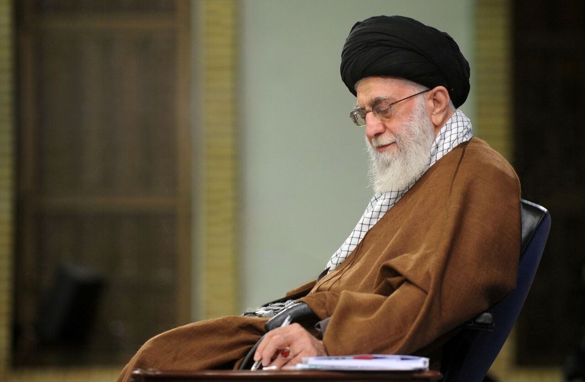دستخط مقام معظم رهبری به روحانی درباره قیمت بنزین