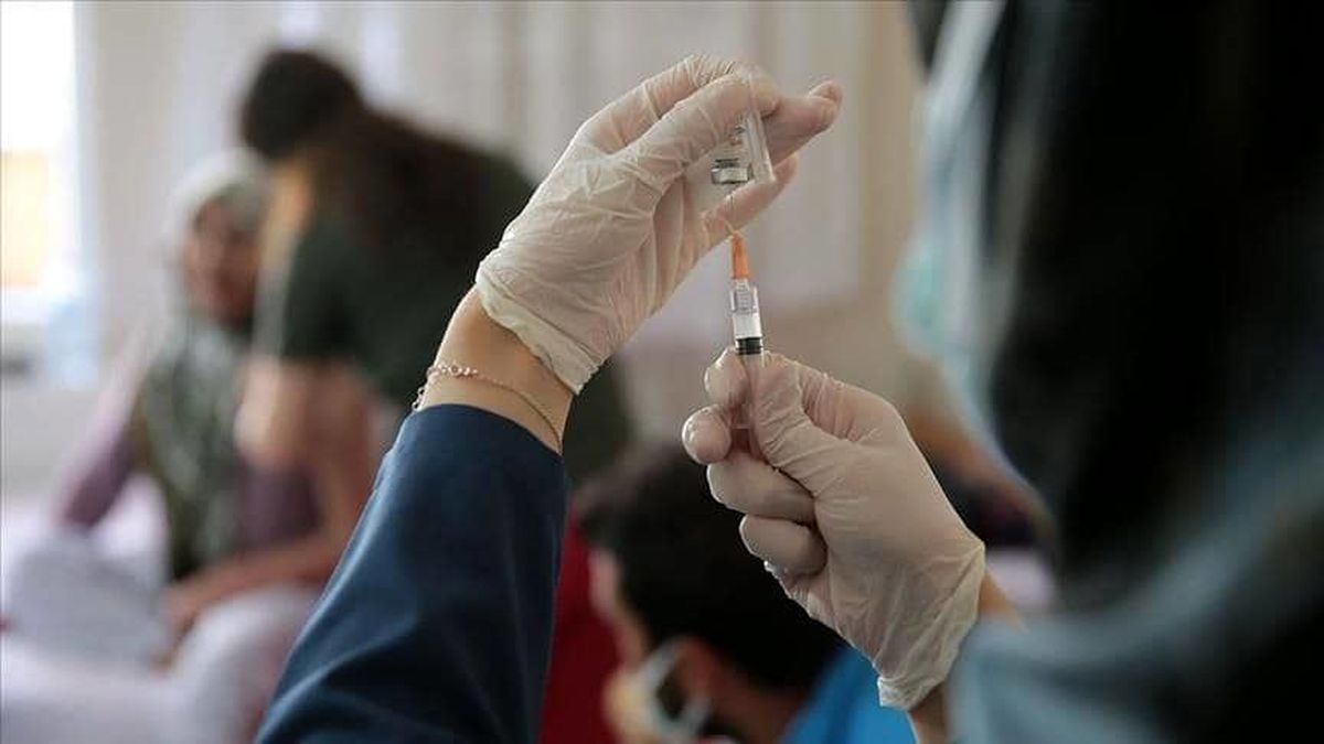 وزارت بهداشت: افراد بالای ۱۸ سال باید دز سوم واکسن کرونا را دریافت کنند
