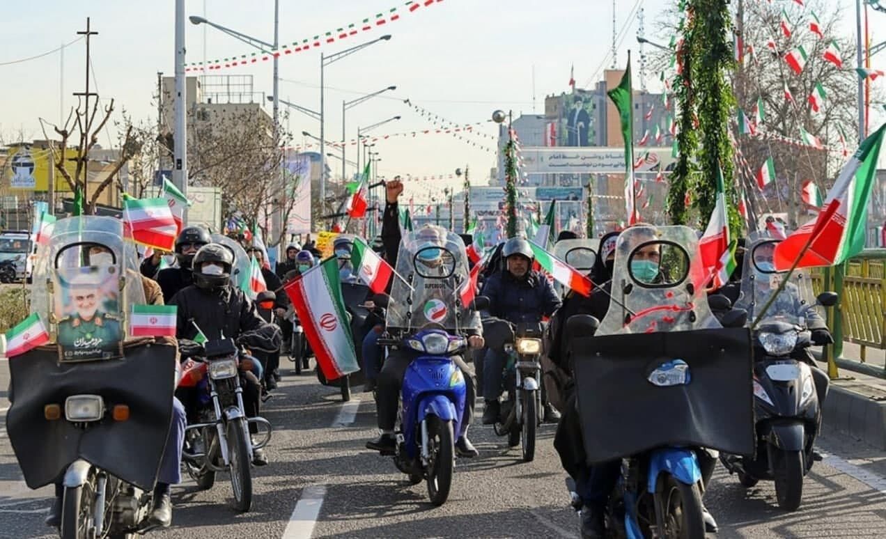 رژه موتوری از فرودگاه اهواز تا گلزار شهدا در سالگرد ورود امام خمینی(ره) به وطن