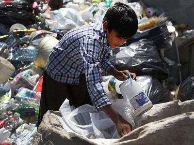 زباله‌گردی در اهواز، “خانوادگی” شده است/ وجود ۱۲۰ انبار ضایعاتی غیرمجاز در شهر