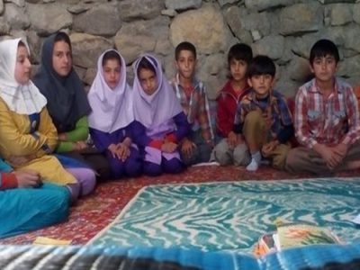روایتی از فداکاری معلمان عشایر در خوزستان / گذر از دل کوه برای رسیدن به کلاس درس