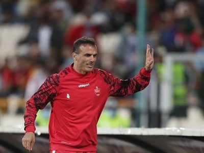 پایان یک عمر افتخار؛ کاپیتان پرسپولیس رسما از فوتبال خداحافظی کرد
