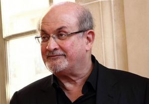 حمله به سلمان رشدی در نیویورک/ چاقو به گردن رشدی خورده است