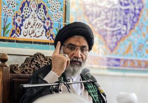 امام جمعه اهواز: دشمن قصد دارد آرامش را از مردم ایران بگیرد/ باید هوشیار باشیم