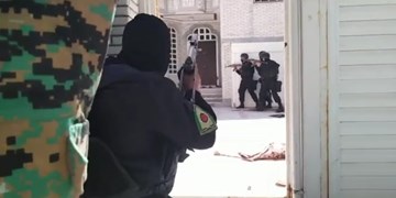 عملیات دستگیری قاتل مسلح در اهواز/ فیلم