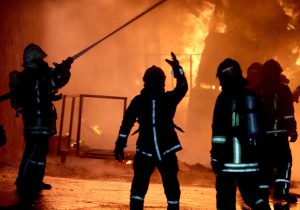 ۱۳ مورد حادثه آتش‌سوزی در اهواز در یک روز بر اثر شدت گرما و اتصال برق