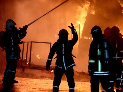 ۱۳ مورد حادثه آتش‌سوزی در اهواز در یک روز بر اثر شدت گرما و اتصال برق