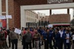 تجمع دوباره کارگران گروه ملی مقابل استانداری خوزستان برای مطالبات خود