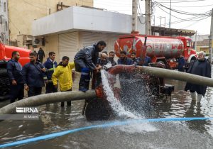 سخنگوی ستاد مدیریت بحران خوزستان: رفع آب گرفتگی‌های اهواز به طور ضربتی در حال انجام است