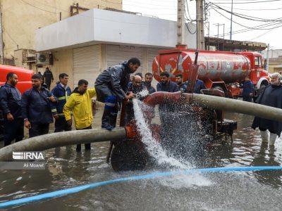 سخنگوی ستاد مدیریت بحران خوزستان: رفع آب گرفتگی‌های اهواز به طور ضربتی در حال انجام است