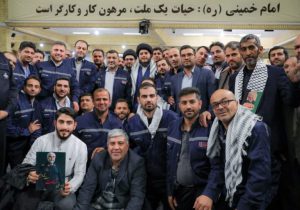 حضور تعدادی از کارکنان شرکت فولاد اکسین خوزستان در دیدار با رهبر انقلاب