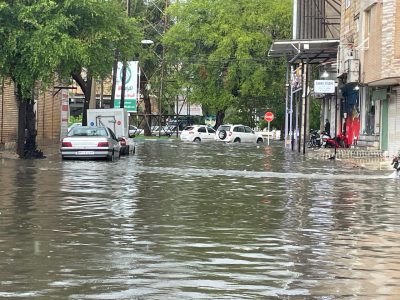 بارش ۱۰۰ میلیمتری باران در دزفول خیابان‌ها را به زیر آب برد/ سه نقطه دچار آب گرفتگی بحرانی است