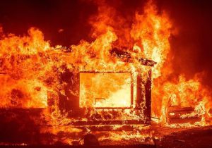 آتش‌سوزی یک منزل مسکونی در خرمشهر باعث مرگ سه نفر شد