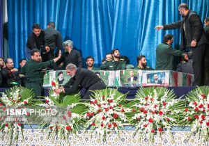 وداع و بدرقه غمگینانه مردم و مسئولان تهرانی با خدمتگزاران شهید+ تصویر