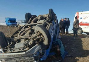 مصدوم شدن هفت کارگر خانم در حادثه واژگونی پیکان وانت در دزفول 
